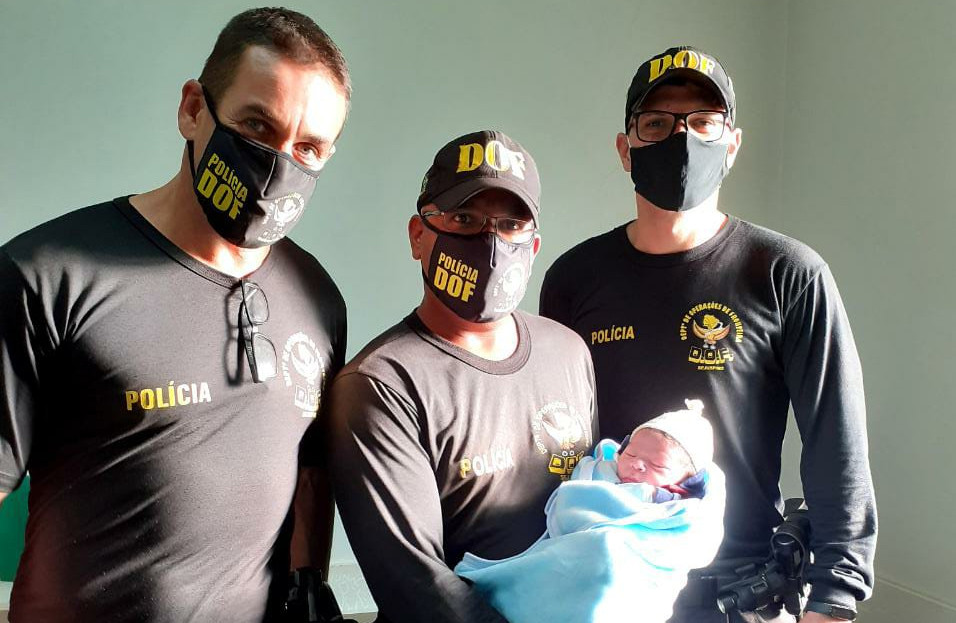 Mes-03-Marco-30-03-2021-Aral-Moreira-policiais-realizam-parto-de-emergencia-em-rodovia