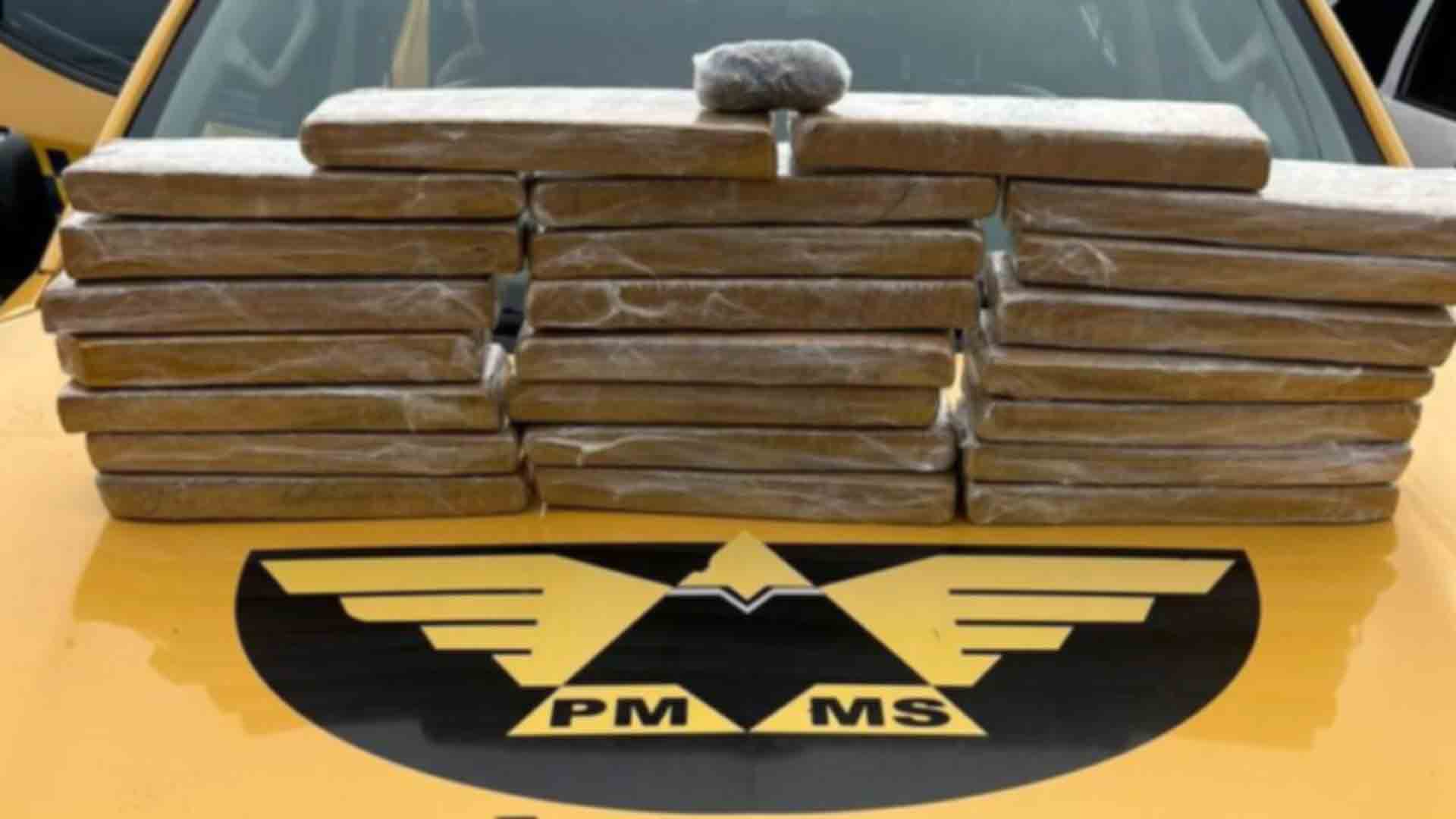 20-quilos-maconha-bagagem-onibus-PRF_Divulgacao-PRF (1)