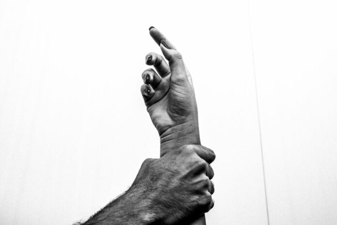 Ilustrativas-Violencia-Domestica-Ana-Laura-Menegat--scaled