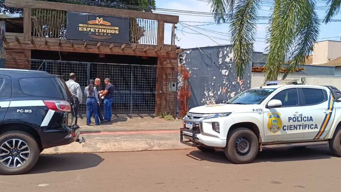 Homem-decomposicao-dourados-