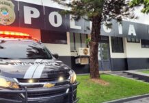 Mulher não aceita fim do relacionamento, agride clientes e causa tumulto no emprego do ex-companheiro