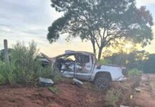 Traficante morre após capotar caminhonete roubada com mais de 1 tonelada de maconha na MS-295