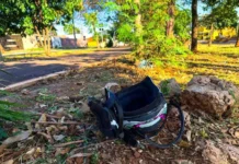 Motociclista morre ao ser atingido por carro e arremessado por 50 metros